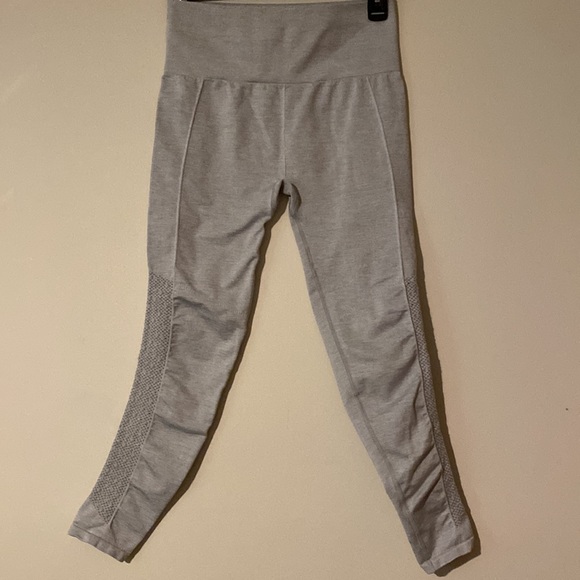 Fabletics Sync high waisted leggings pants Perforated 7/8 Size Small light gray - Picture 6 of 12